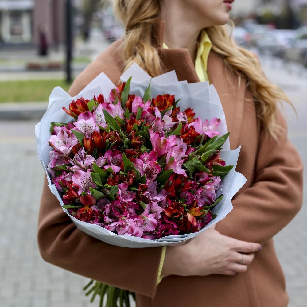 Букет из 27 альстромерий